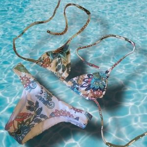 AGUA DOCE Floral Bikini Set